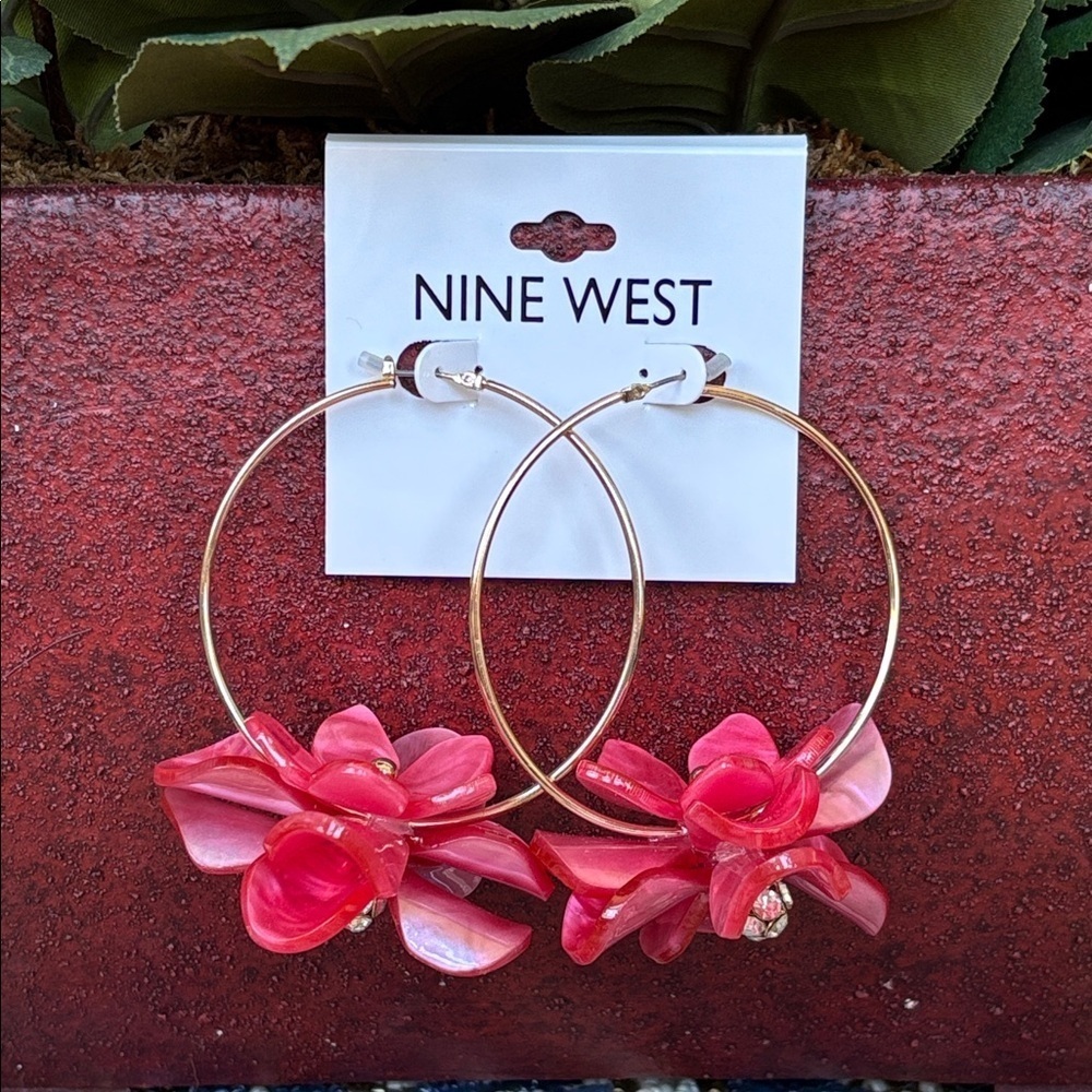 Brand New Nine West Gold Tone Hoop Floral Earrings Pink Red 3D Acrylic Flowers